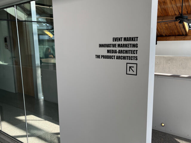 RECLAME BINNEN INDOOR WAYFINDING