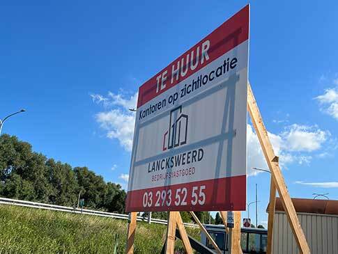                                                                         Enkel immobord: één reclamevlak met een heldere boodschap foto 3
                                                                     