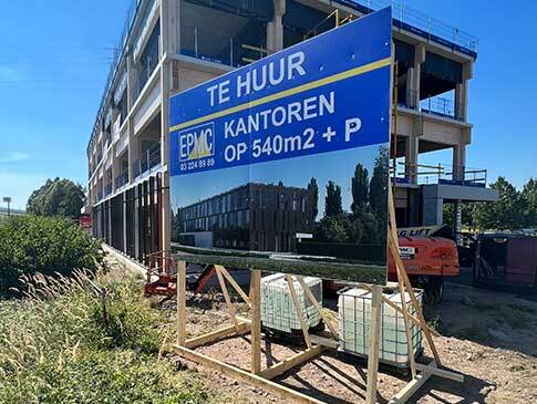                                                                         Enkel immobord: één reclamevlak met een heldere boodschap foto 4
                                                                     